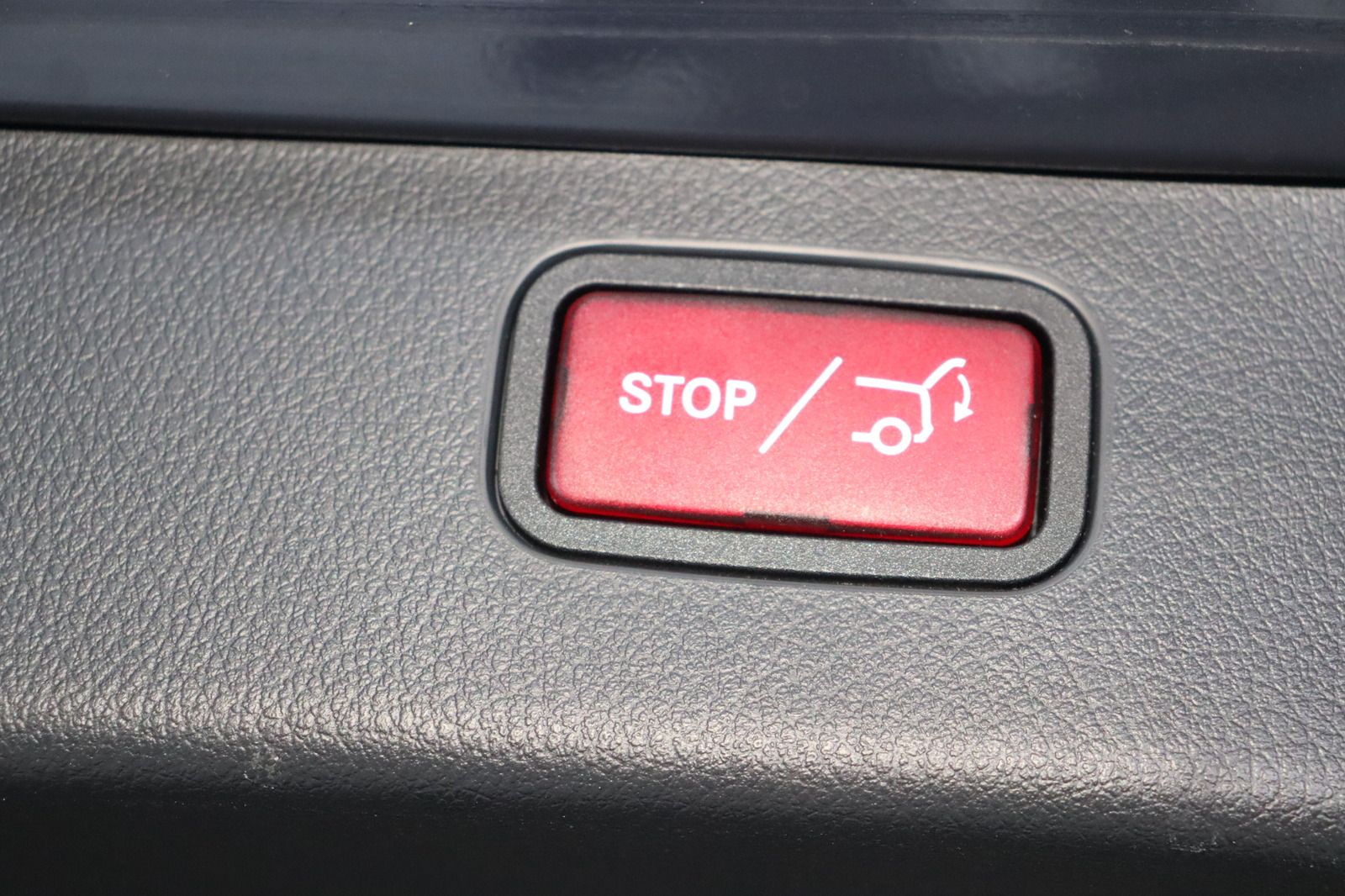 Fahrzeugabbildung Mercedes-Benz C 220 T d 4Matic Standhzg. * LED *