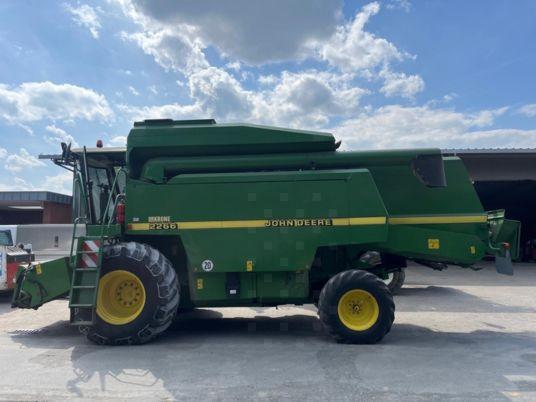 John Deere 2266