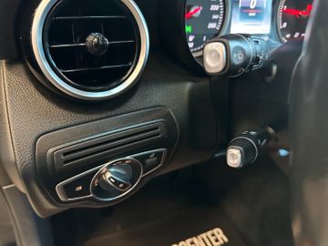 Mercedes-Benz C 180 *TÜVSERVICE NEU*TEMPO*NAV*LED*SZHZ*