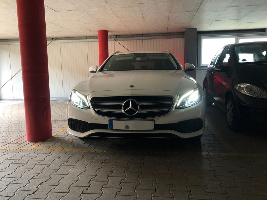 Image of Mercedes-Benz E 200