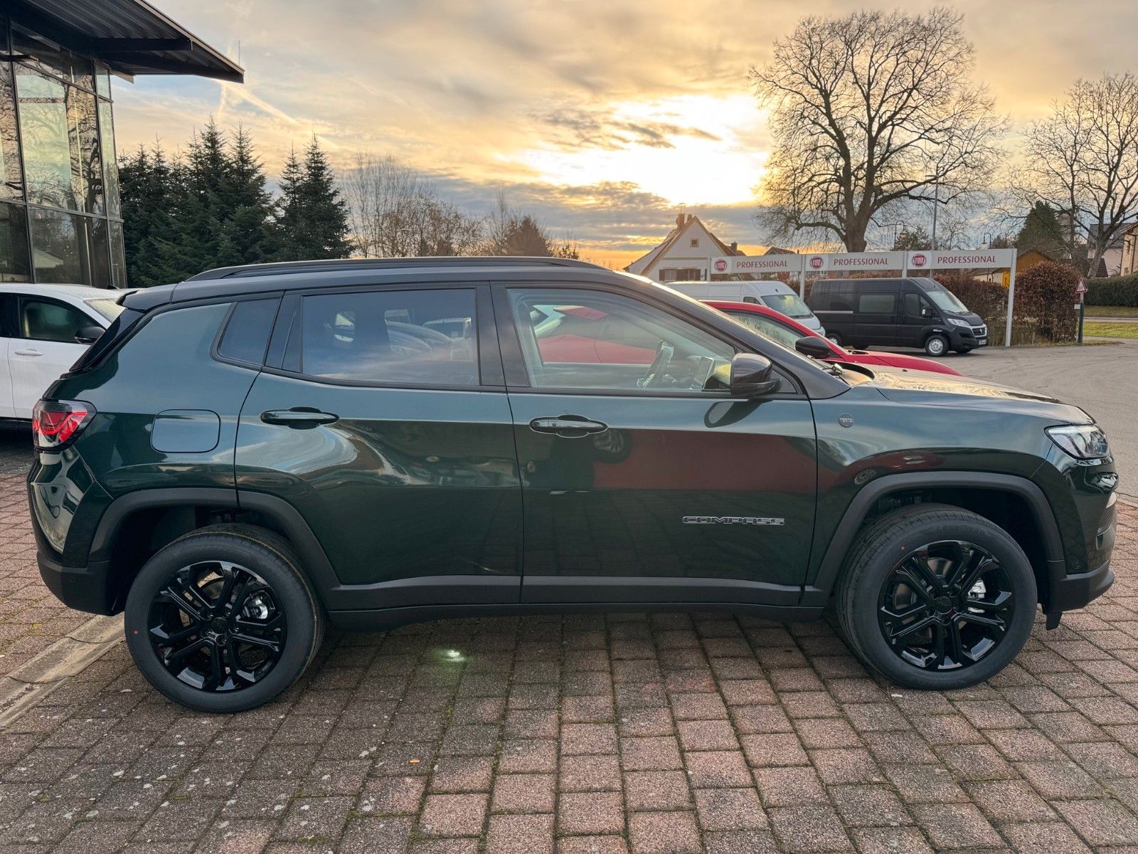 Fahrzeugabbildung Jeep Compass North Star GLASDACH 360° SITZHZG KAMERA