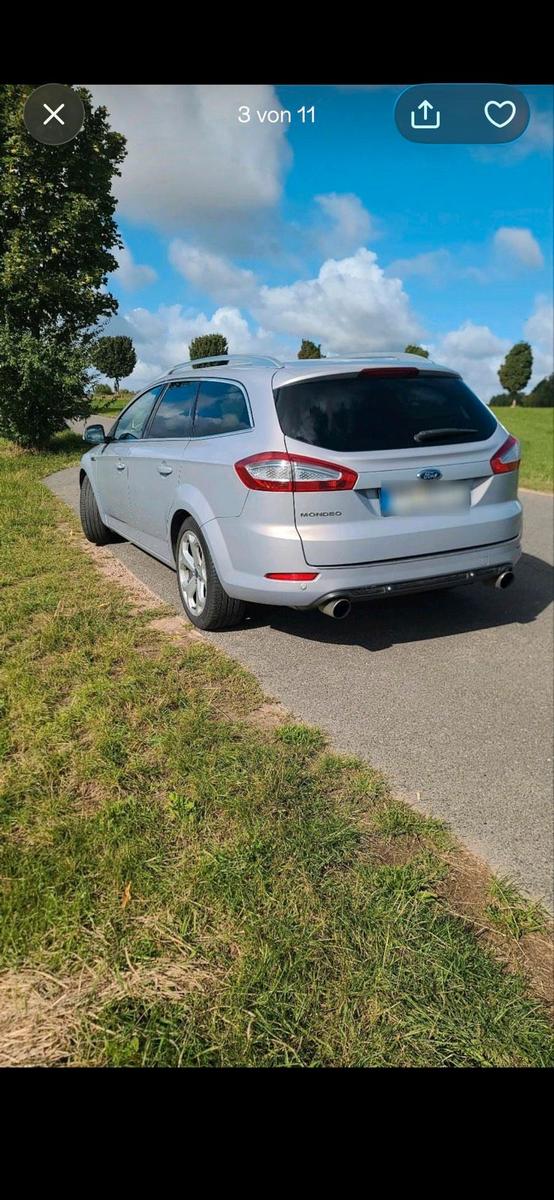 Ford Mondeo 2011 — rear view