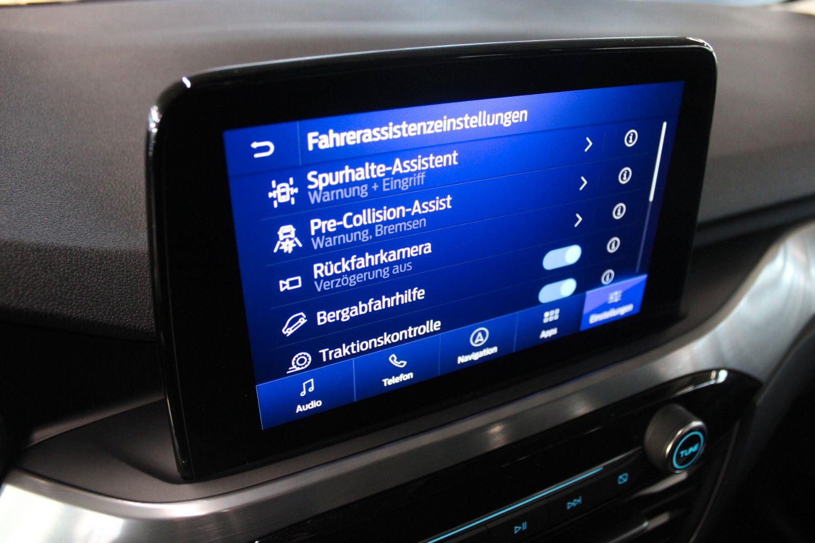 Fahrzeugabbildung Ford Kuga 2.5 PHEV Titanium LED Panodach WinterPaket