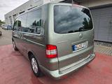 Volkswagen T5 Multivan Comfortline Cruise - Volkswagen T5 Multivan mit Diesel-Antrieb: Grün