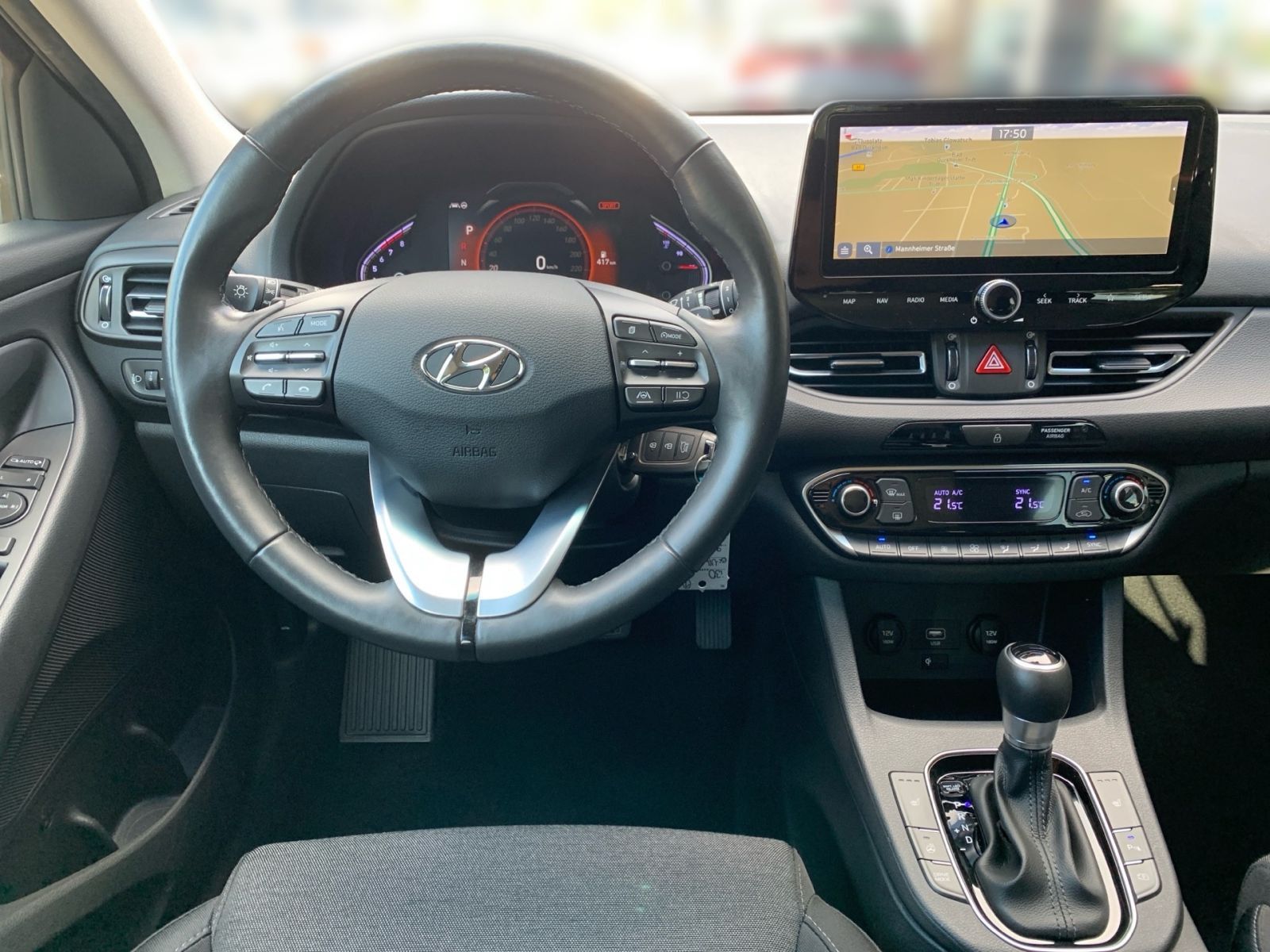 Fahrzeugabbildung Hyundai i30 Kombi 1.5 T-GDI 7-DCT Intro Edition Mild-Hyb