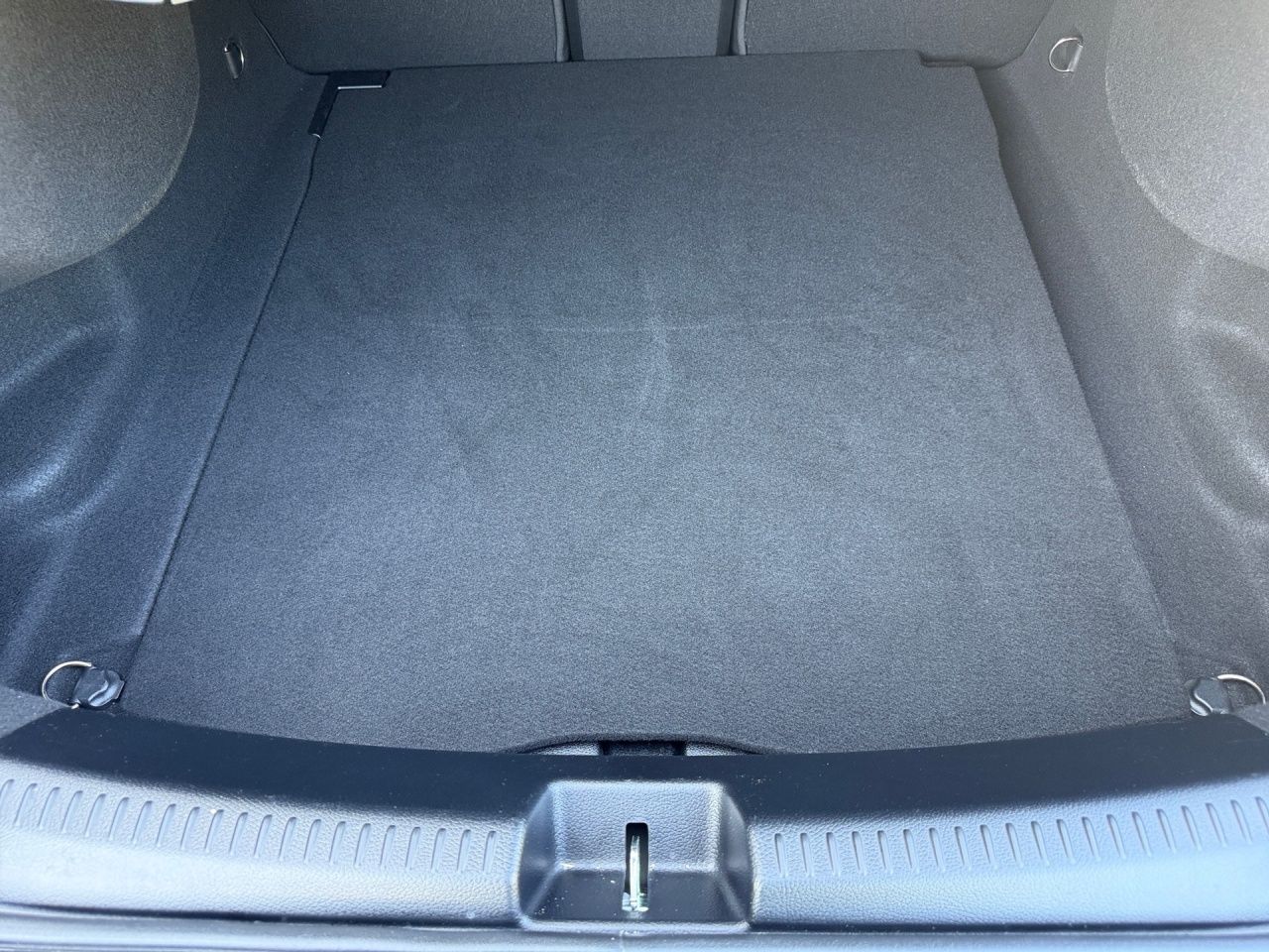 Fahrzeugabbildung Mercedes-Benz CLA 200 d Coupé AMG+AHK+DISTR+NIGHT+MULTIBEAM+