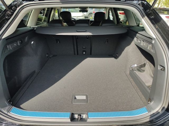 Fahrzeugabbildung Volkswagen Passat BUSINESS 1.5 eTSI DSG AHK SHZ IQDRIVE 360