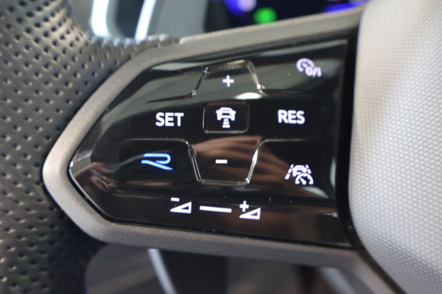 Volkswagen Tiguan R 2.0 TSI 4M AID+MATRIX+LED+CARPLAY+21"