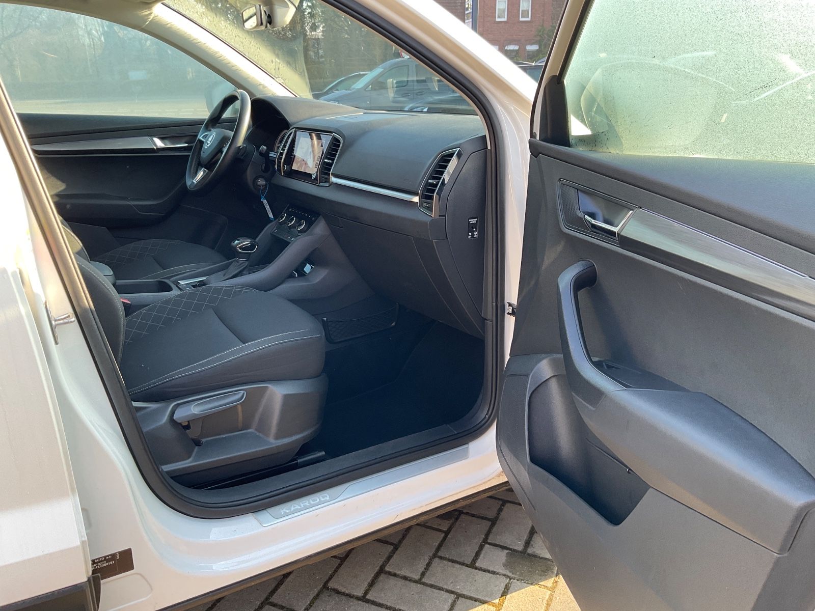 Fahrzeugabbildung SKODA Karoq 1.5 TSI DSG,CarPlay,Kamera