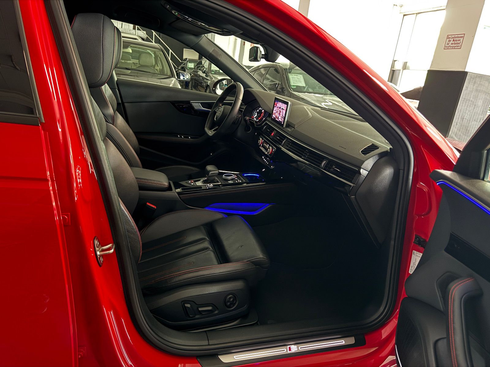 Fahrzeugabbildung Audi A4 2.0 TFSI G-TRON 3X S-LINE BLACK EDITION VOLL