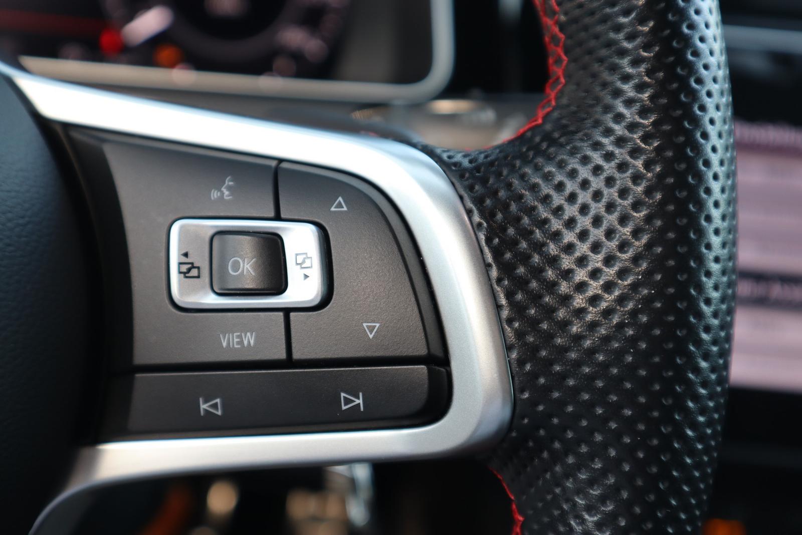 Volkswagen Golf VII 2.0 TSI GTI TCR LED Navi ACC Kamera USB