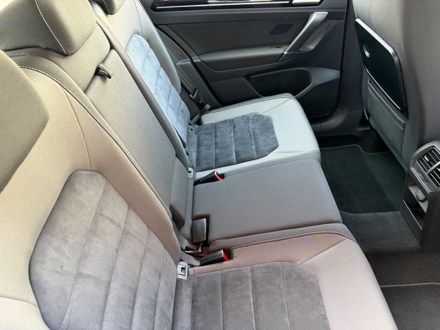 Fahrzeugabbildung Volkswagen Golf Sportsvan VII Highline Autom.+AHK+Navi+PDC