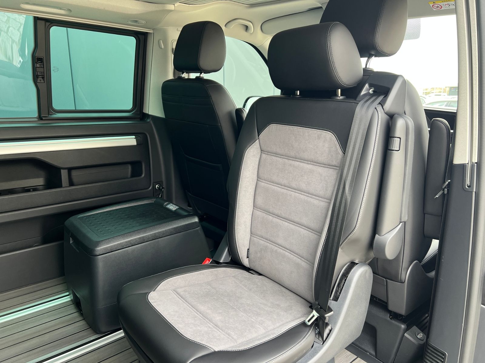 Fahrzeugabbildung Volkswagen T6.1 California Beach Tour Edition 2.0 TDI DSG 4
