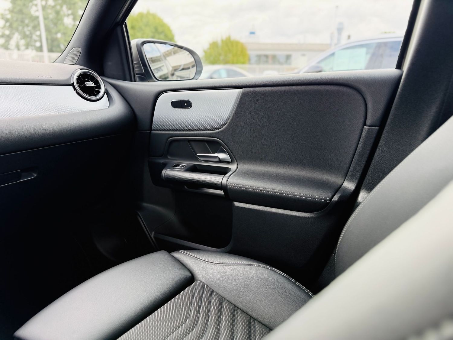 Fahrzeugabbildung Mercedes-Benz B 180 d, Autom, Distronic, PTS, RFK, Navi, Totw,