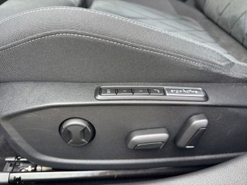 VW Golf VIII Lim.Highline Style Massage/Sportsitze, Bild 17