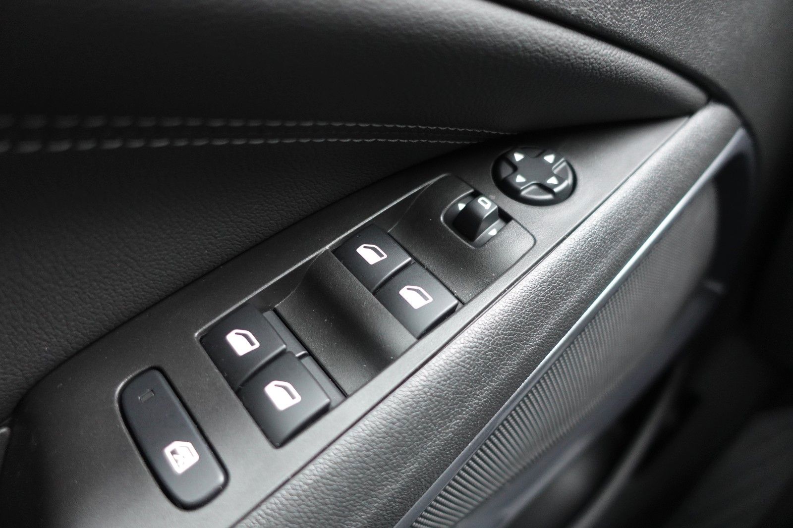 Fahrzeugabbildung Opel Crossland Elegance 1.2T AUTOMATIK,Kamera,Sitzhzg