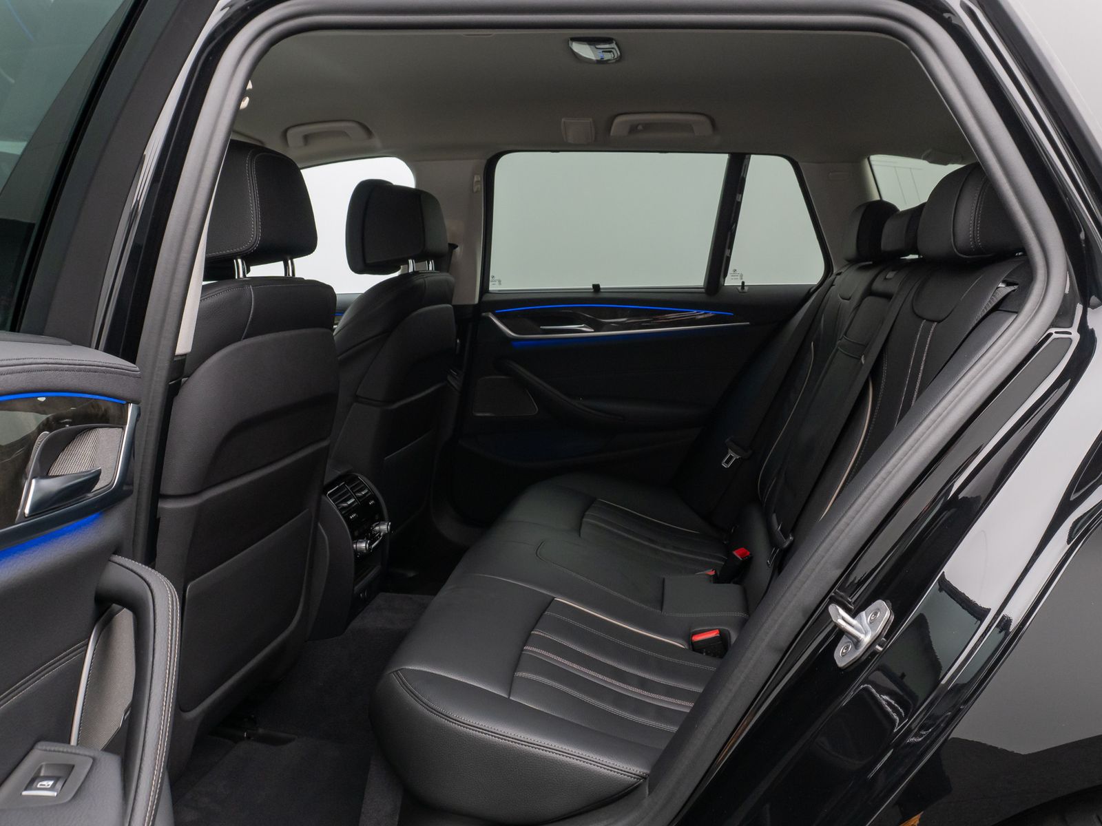Fahrzeugabbildung BMW 520d Luxury Line Kamera HUD H/K Massage DisplKey
