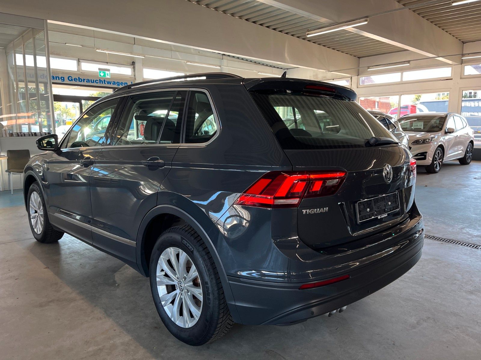 Fahrzeugabbildung Volkswagen Tiguan 2.0 TDi Comfortline NAVI LED WinterPaket