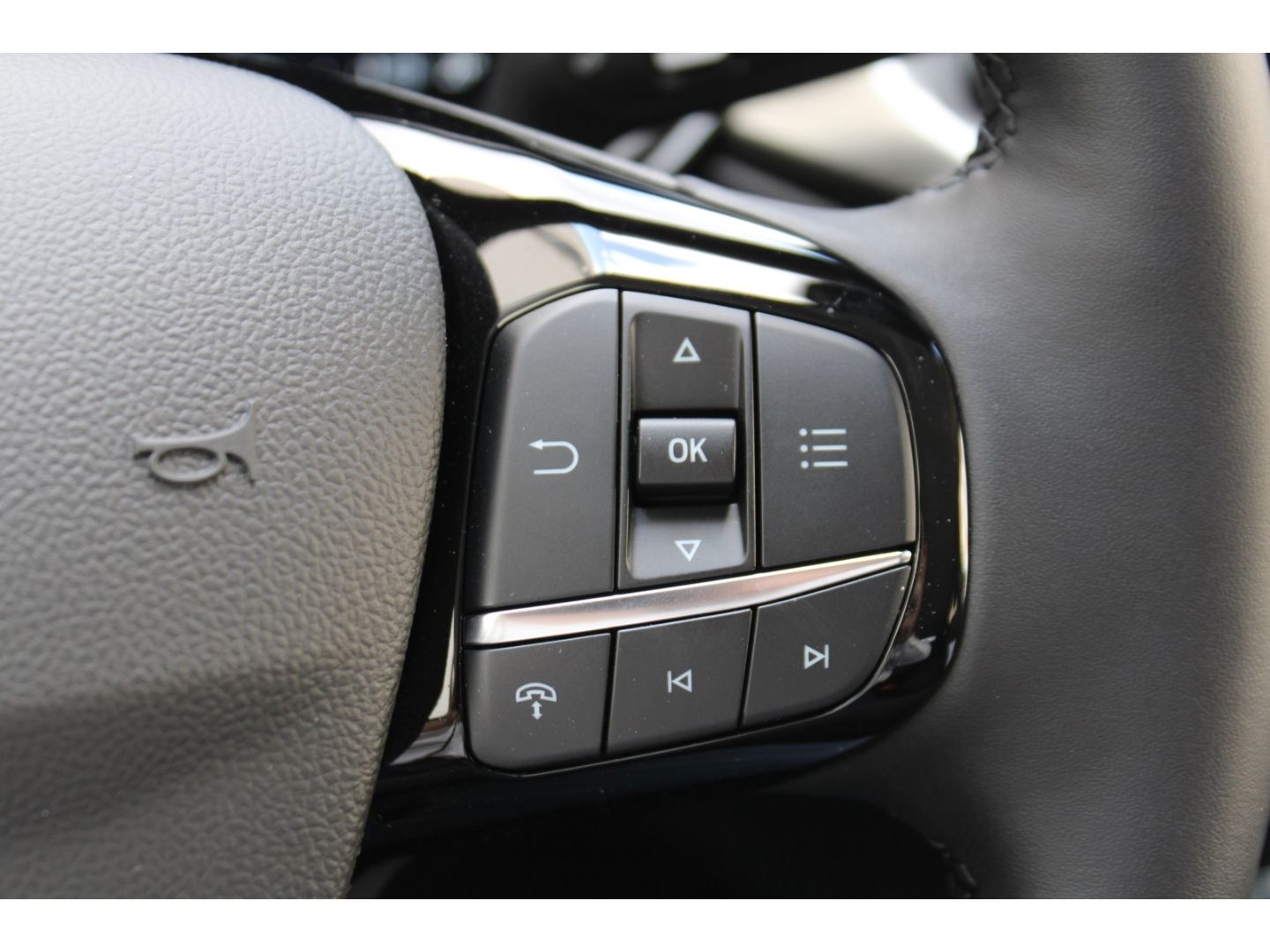 FORD Kuga 1,5 EcoBoost Titanium ACC LED 360 Gr. Navi - Image 17
