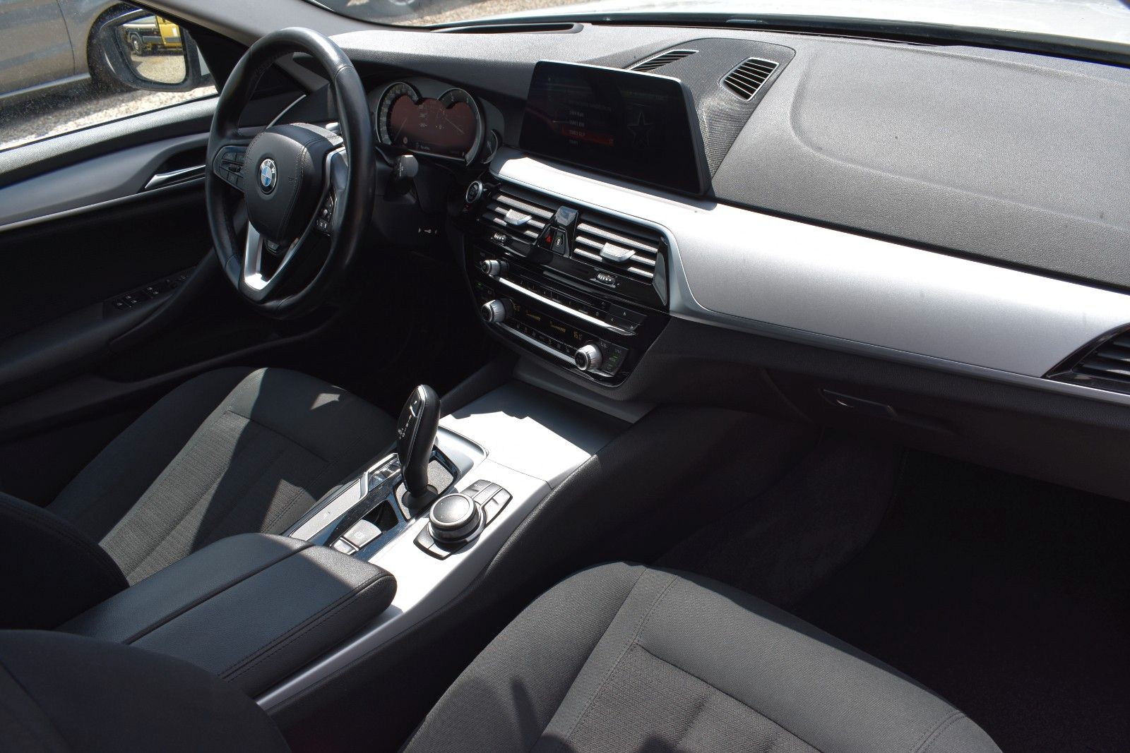 Fahrzeugabbildung BMW BMW 520d Touring Head Up/Anhänger/Driving Assist