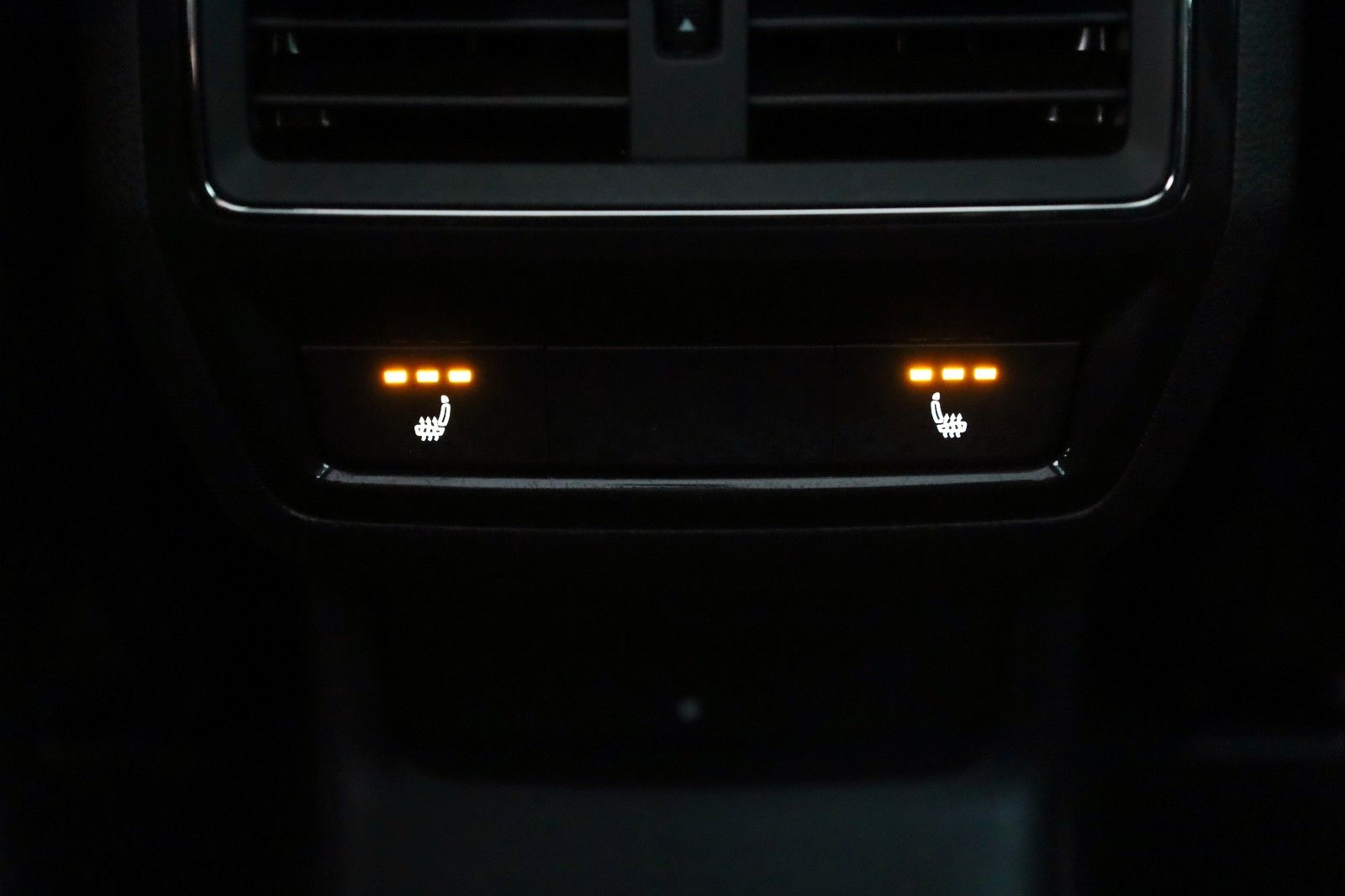 Fahrzeugabbildung SKODA Karoq Sportline 4x4 Navi,LED,Panorama,Apple CarP