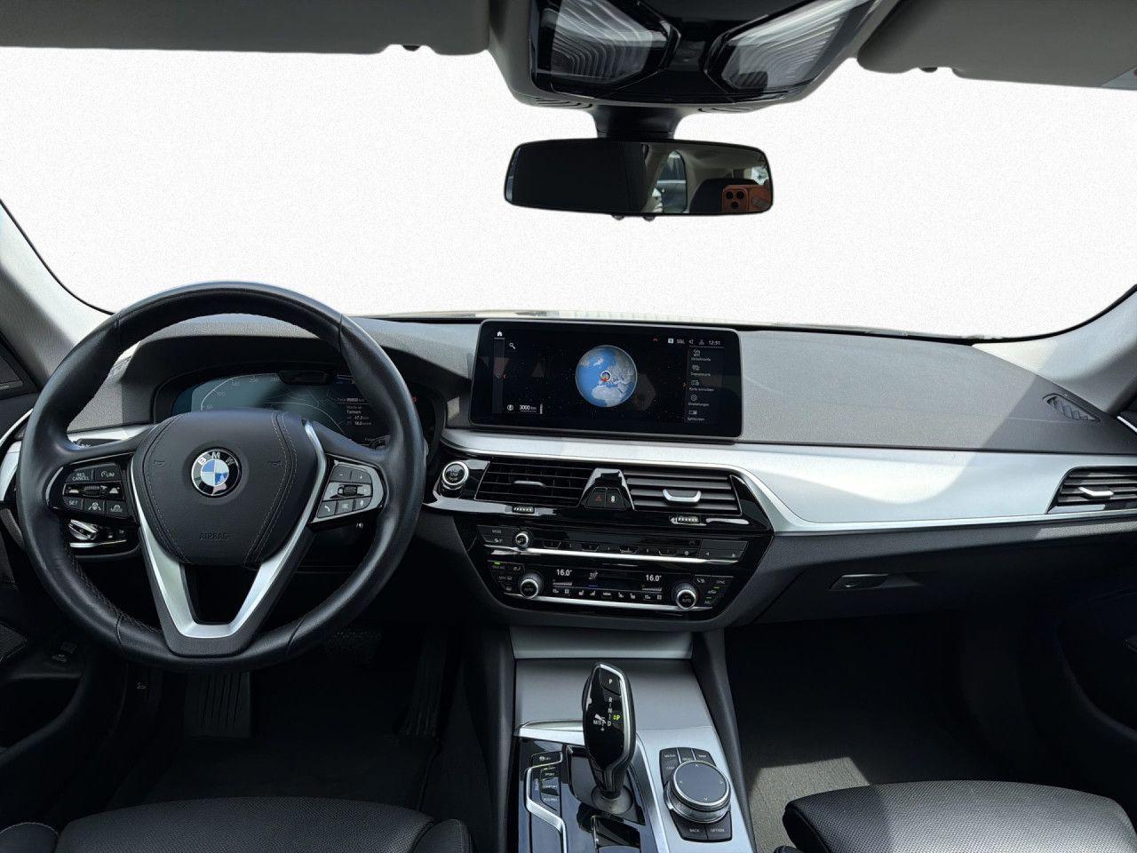 BMW 520d xDrive Tour LCProf Pano AHK St&Go RFK H/K