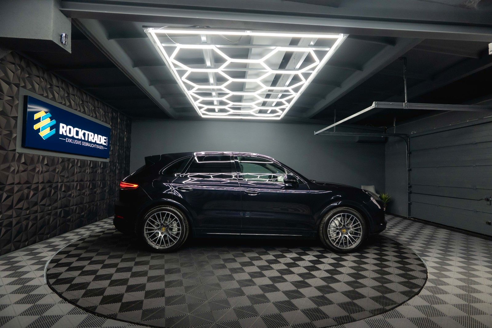 Fahrzeugabbildung Porsche Cayenne Turbo V8 Sport Chrono Black *ACC*LED*