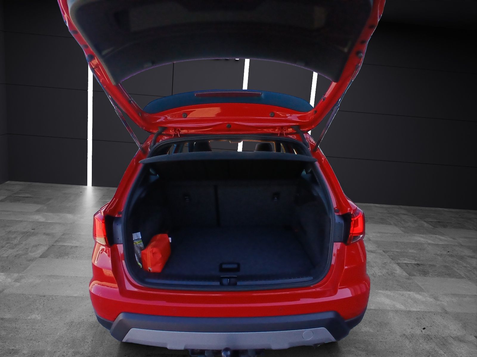Fahrzeugabbildung SEAT Arona TSI Xcellence DSG LED AHK Navi ACC RFK SH