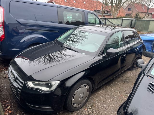 Audi A3 SPORTBACK 1.6TDI S-TRONIC ATTRACTION*XEN*NAV*