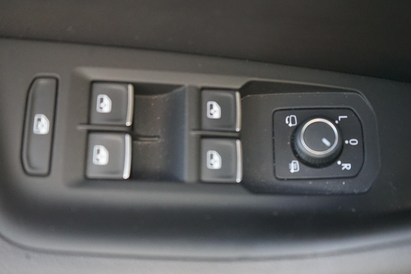 Volkswagen Passat Variant 1.8 TSI DSG R-Line LED Navi ACC
