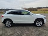 Mercedes-Benz GLA 180 Progressive/NAVI/LED/KAMERA 360°/HEADUP - Mercedes-Benz GLA 180 aus 2021