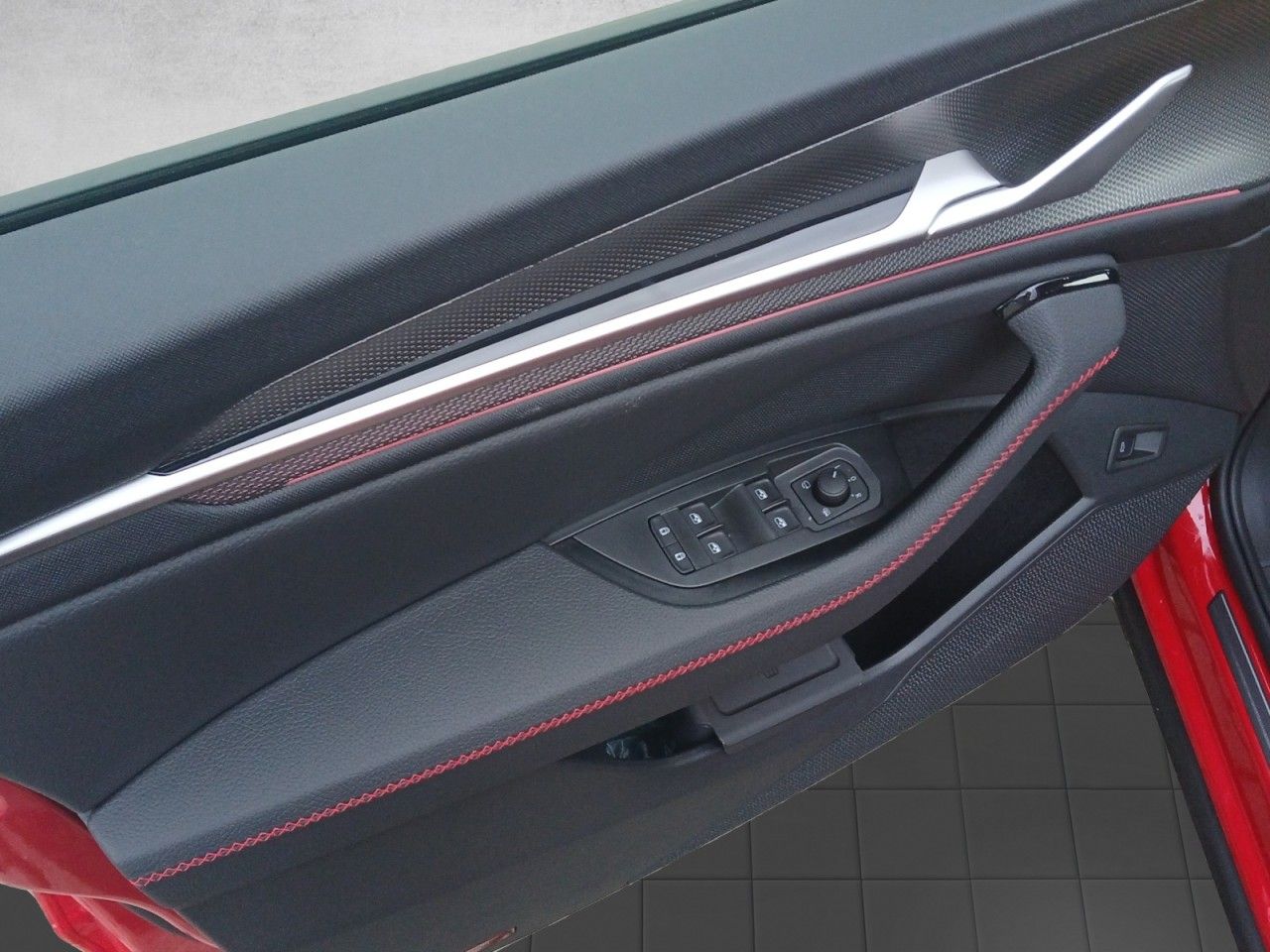 Fahrzeugabbildung SKODA Kodiaq RS 4x4 TSI 7 -Sitzer Panoramadach HeadUp