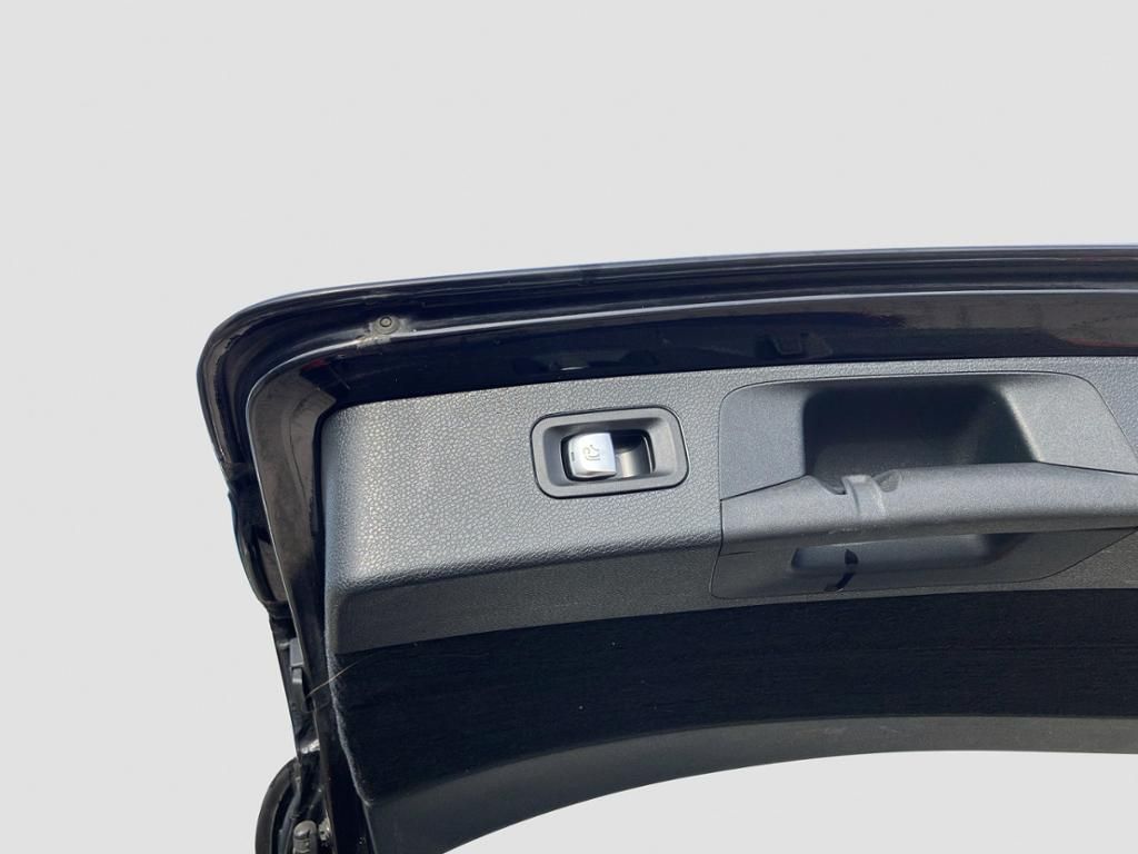 Fahrzeugabbildung Mercedes-Benz E 300 de 4MATIC T-Modell Night Paket*AHK*HUD*360