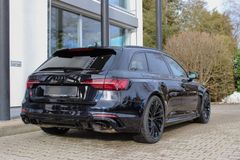 AUDI RS4 Avant quattro/ RS DYNAMIK/ PANO / RS ABGAS AUDI RS4 Avant quattro/ RS DYNAMIK/ PANO / RS ABGAS