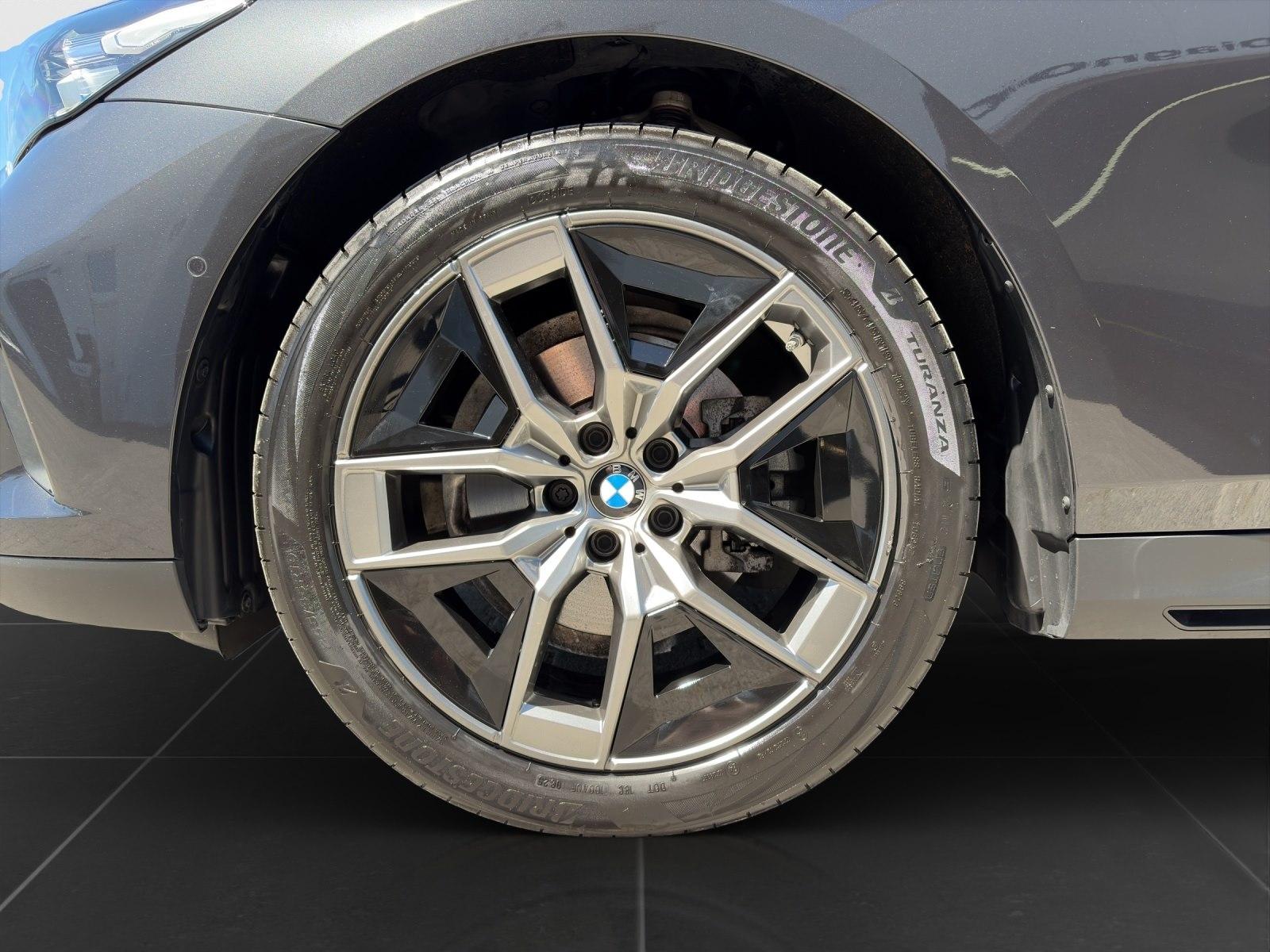 BMW 520i Limousine AHK Head-Up Pano DrivAssProf. Par