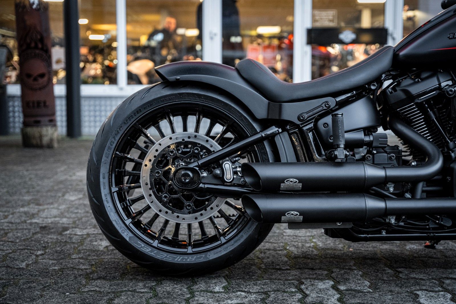 Fahrzeugabbildung Harley-Davidson Breakout DARKSIDE FXBR 117 MY24 -JEKILL&HYDE-