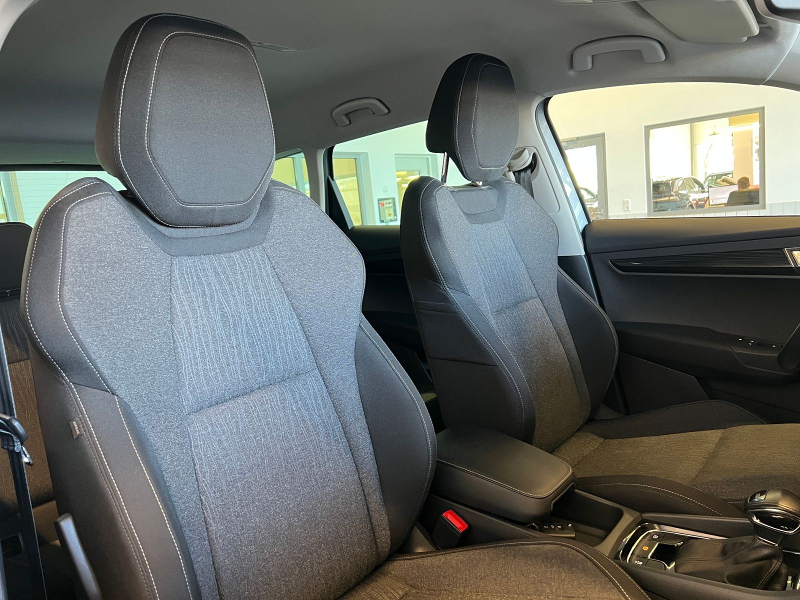 Fahrzeugabbildung SKODA Karoq Style 1.5 TSI DSG *AHK, LED, Kamera, LM'-1