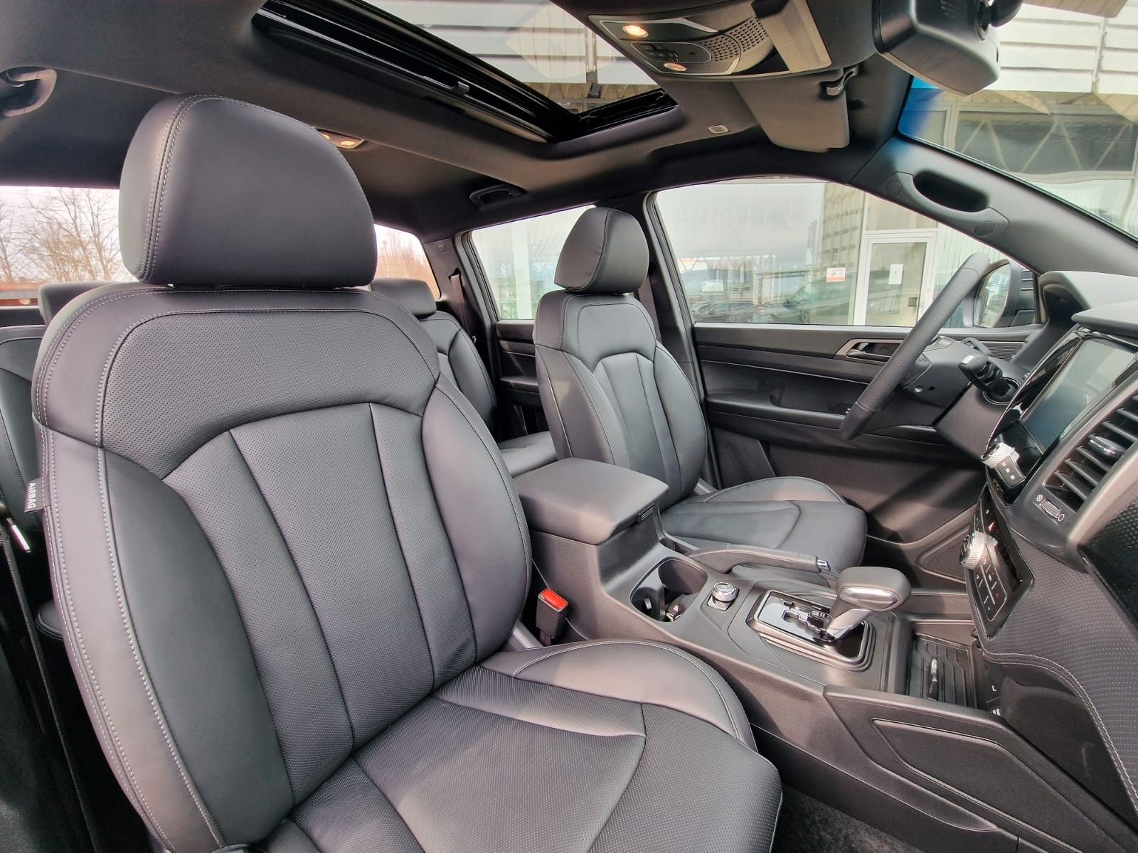Fahrzeugabbildung Ssangyong Musso Grand 2.2d AT 4x4 BLACK XENON+SD+DIFFSPERR