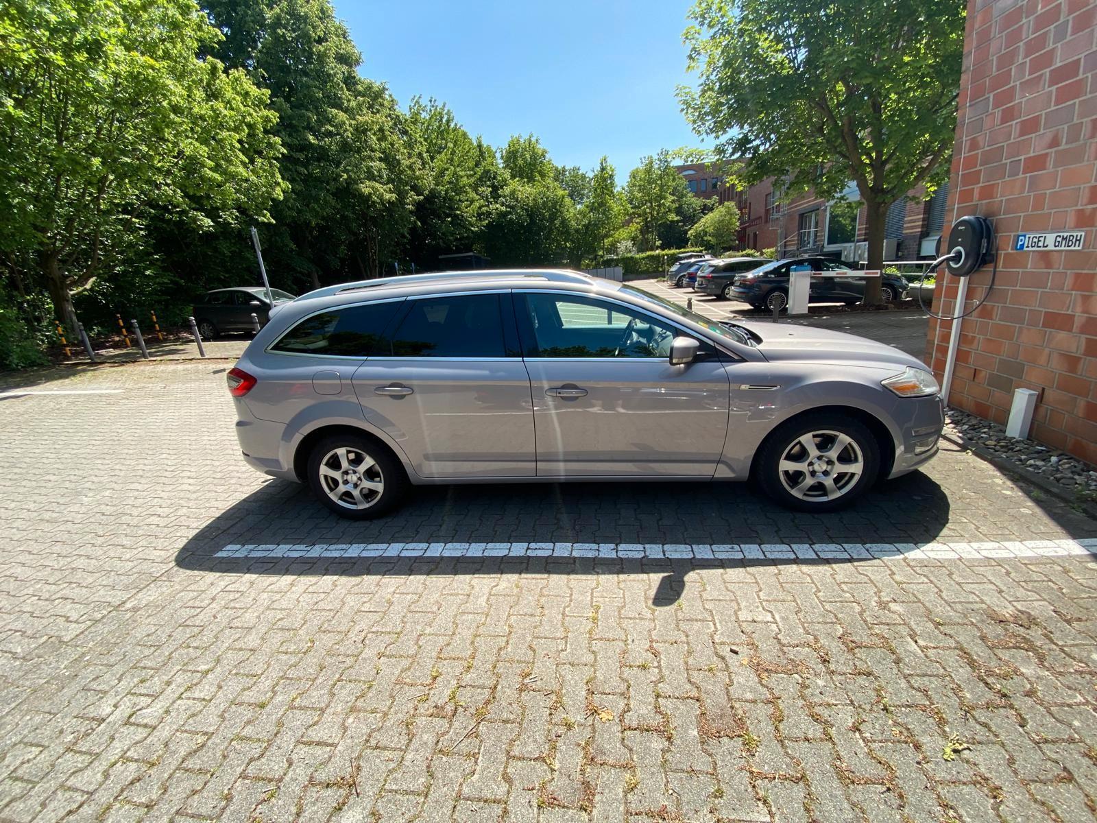 Ford Mondeo 2011 — вигляд ззаду