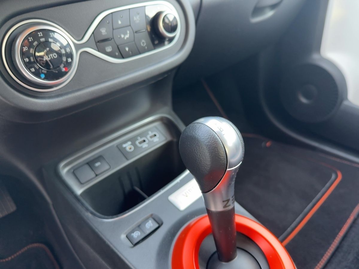 Fahrzeugabbildung Renault Twingo E-TECH VIBES Kamera EPH Klimaaut. SHZ