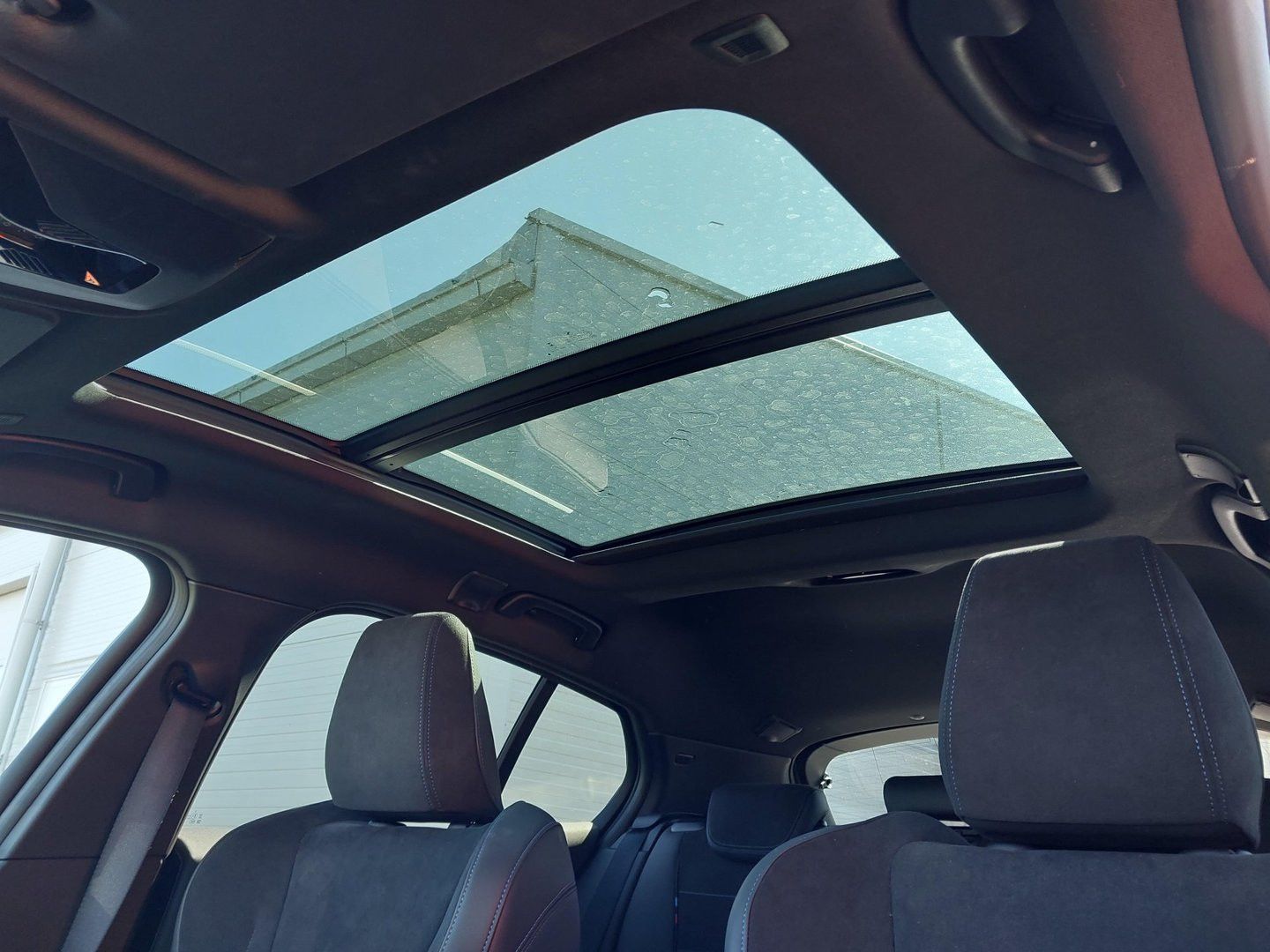 Fahrzeugabbildung BMW 120i M Sport Panorama Alcantara AHK Kamera DSC