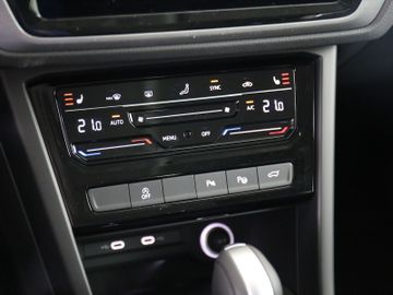 Volkswagen Touran 1.5 TSI DSG COMFORTLINE LED KAMERA 7S AHK