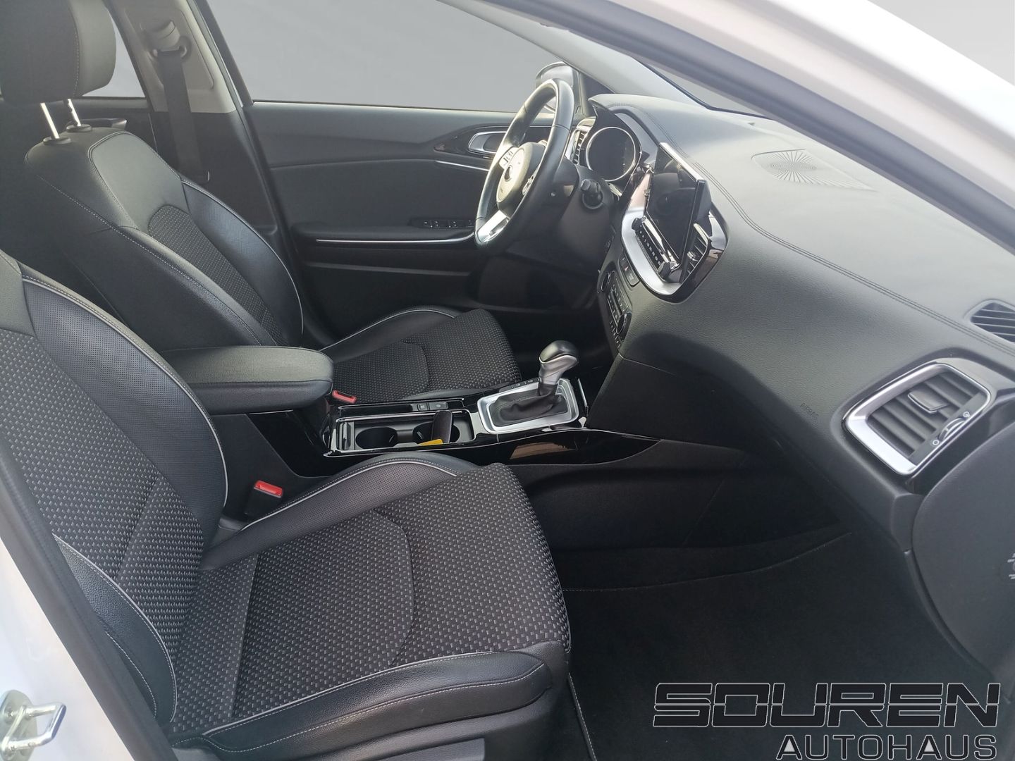 Fahrzeugabbildung Kia XCeed 1.5 T-GDI SPIRIT Navi Xclusive-Paket + NAV