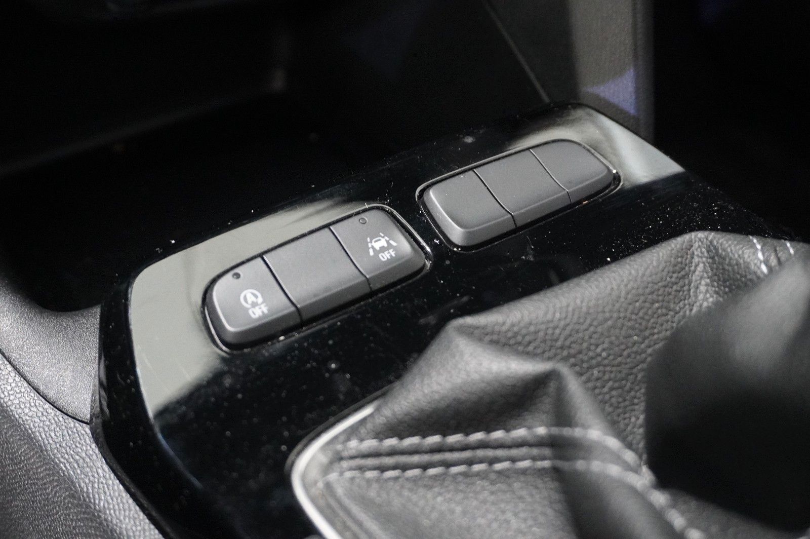 Fahrzeugabbildung Opel Mokka ELEGANCE 1.2T NAVI/LED/KAMERA/SPORT/SH/DAB