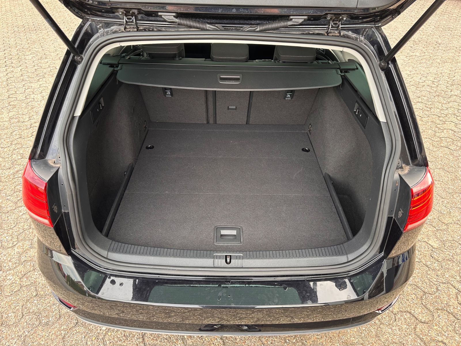 Fahrzeugabbildung Volkswagen Golf 1.5 Comfortline AHK/ACC/Pano/Navi/LED/Kamer