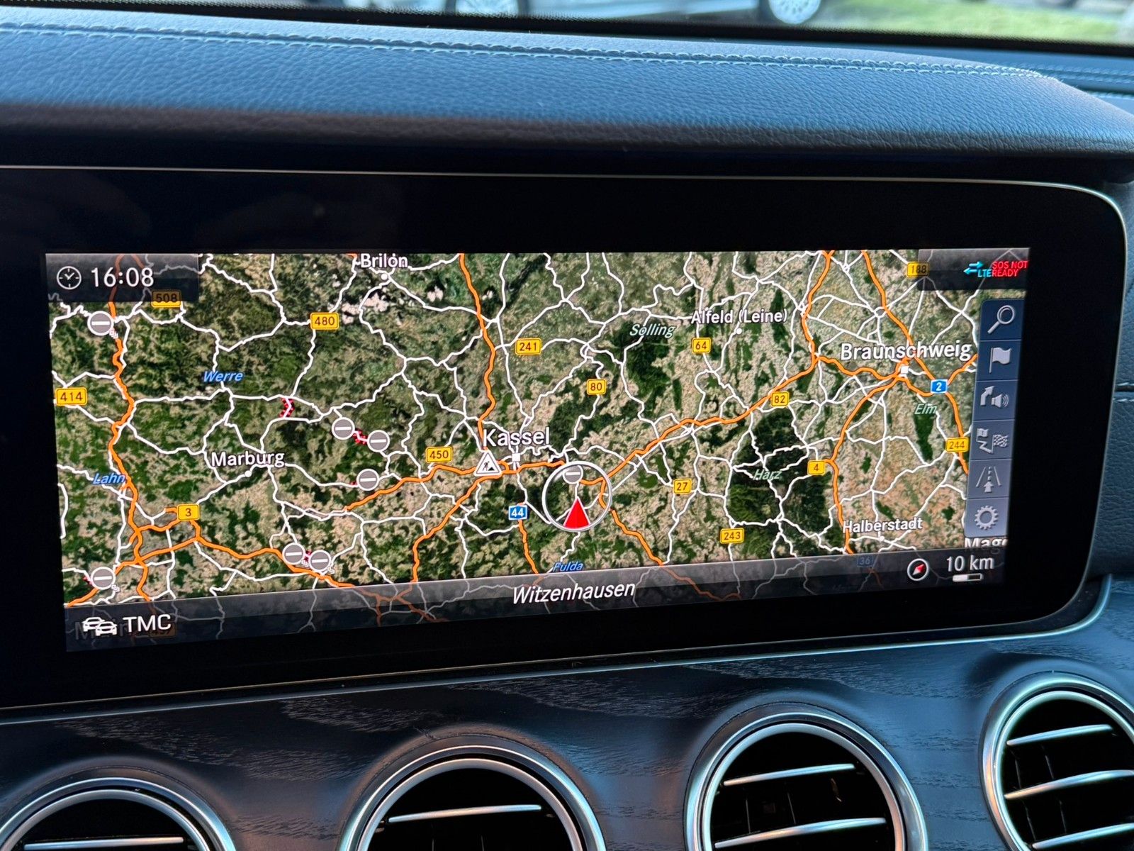 Fahrzeugabbildung Mercedes-Benz E 300 de T AMG+DISTRONIC+LENKASSI+360°+AHK+AMBIE
