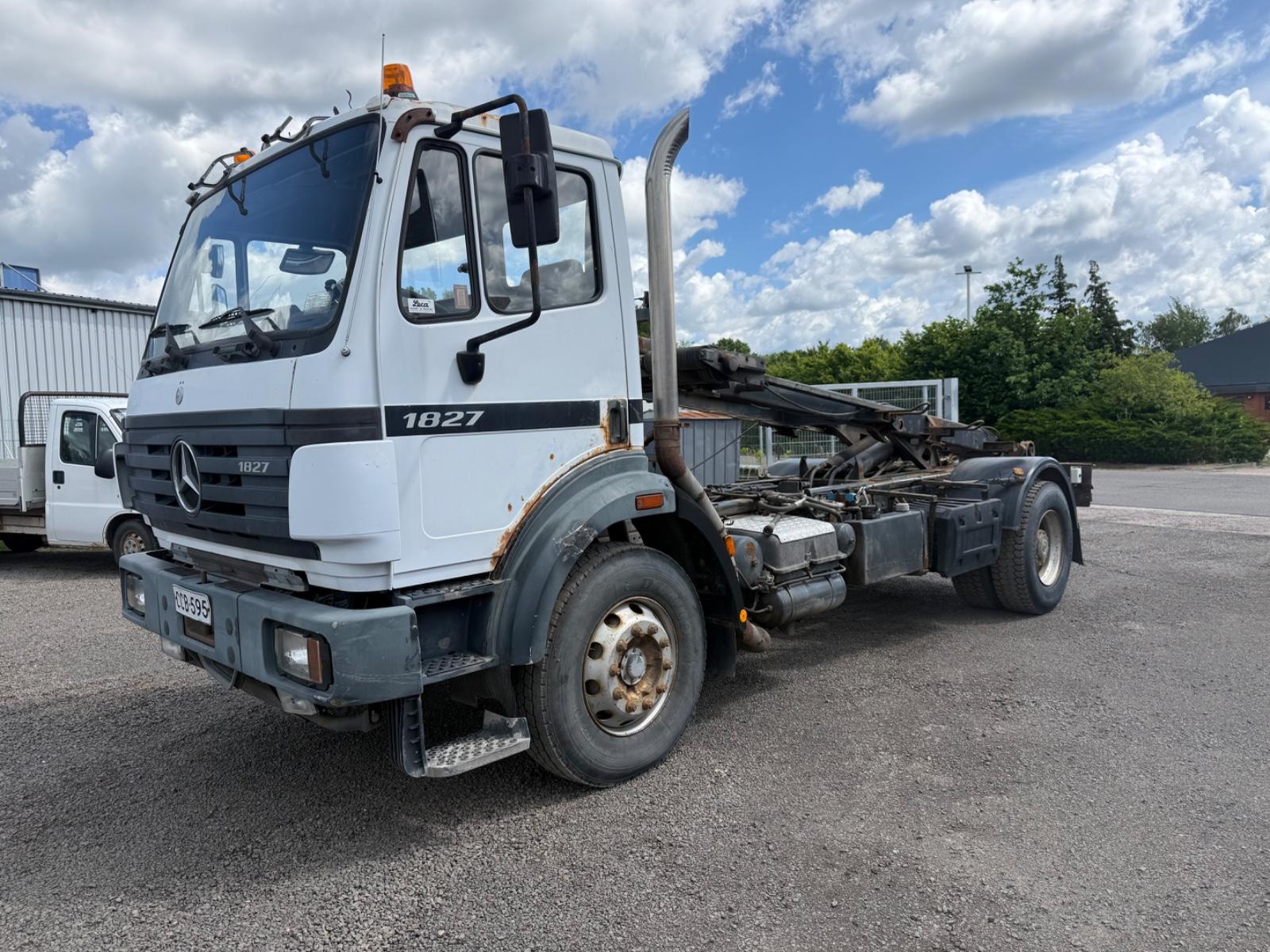 Mercedes-Benz SK 1827 V6 full steel manual 14 tons tipping sys
