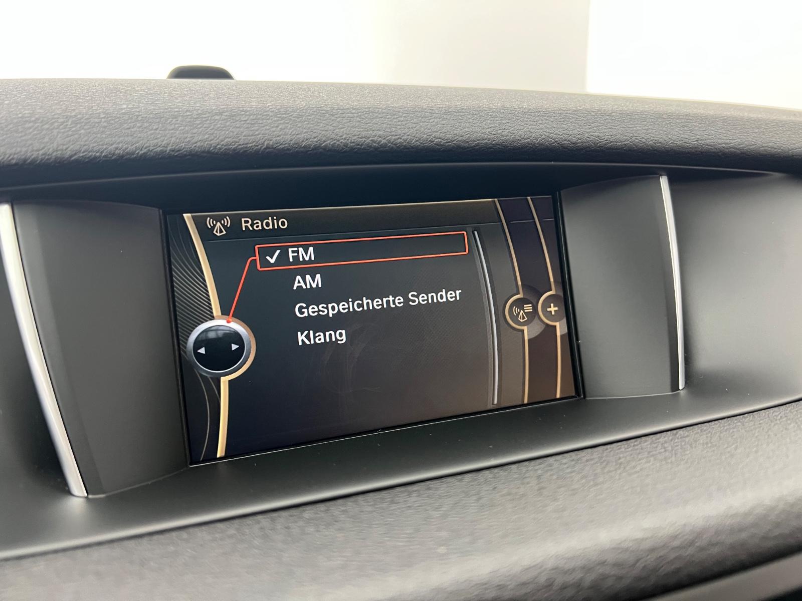 BMW X1 sDrive 20i / 1.HD / NUR 58.tKM / XENON / NAVI