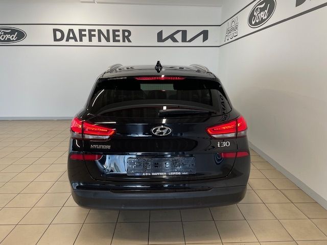 Fahrzeugabbildung Hyundai i30 cw Premium LED totWinkelASS DAB Tempomat