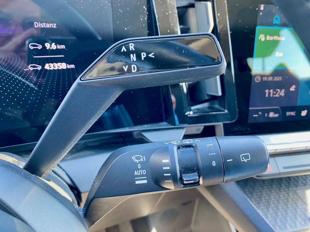 Fahrzeugabbildung Renault Megane E-TECH EV40 AAC SHZ CARPLAY LED KAMERA